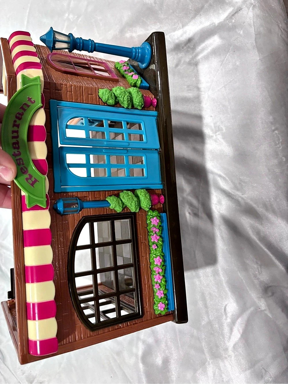 Lil woodzeez play sets with Accessories (2 buildings)